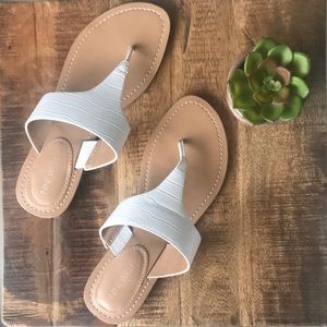 🔺FINAL SALE!🔺 Nine West Heyther3 Thong Sandals - Size 9